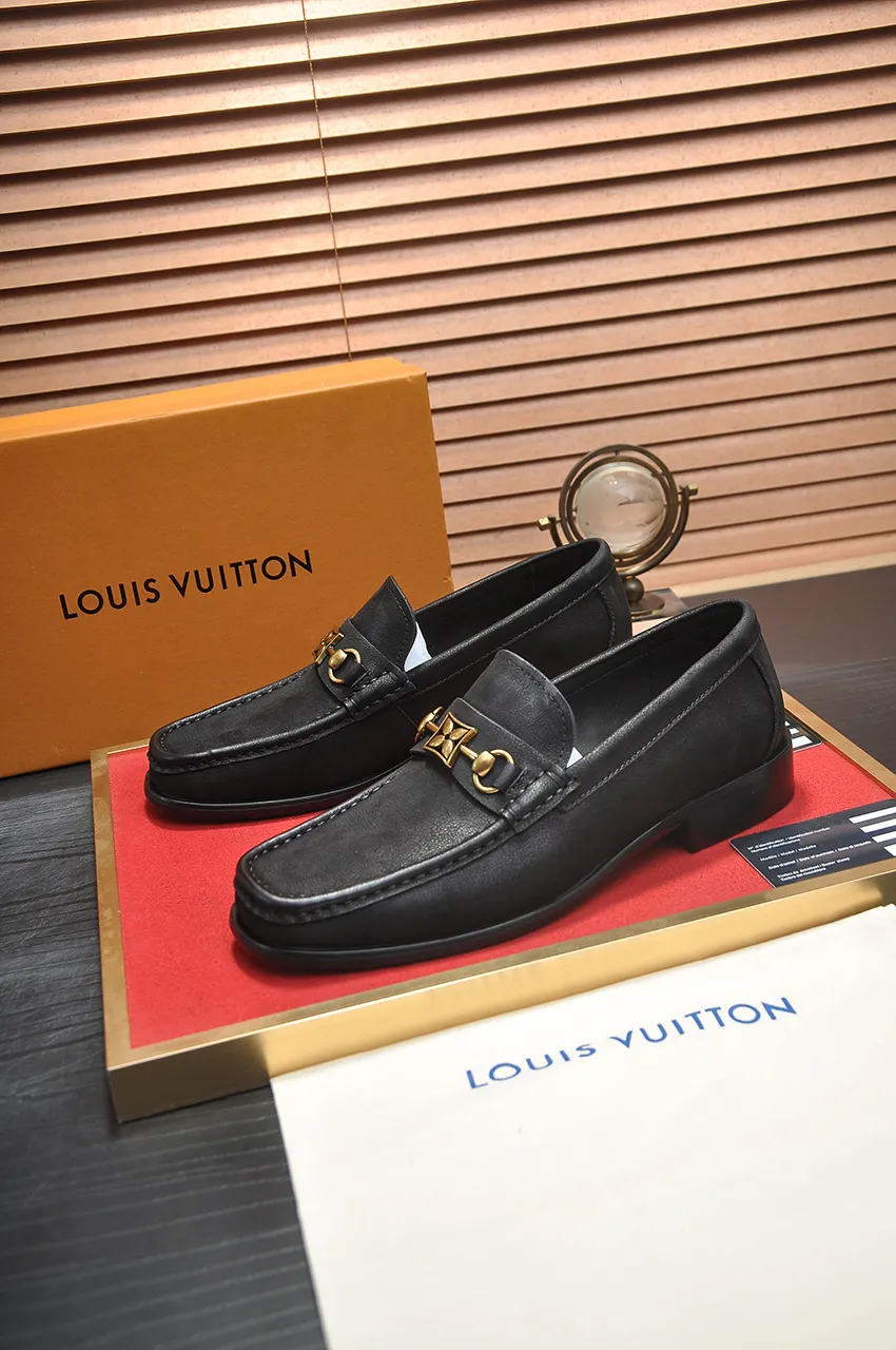 Men's men's shoes 💰520💶 [LV] (original single cowhide lining) 🍀LV's latest genuine leather business suit shoes are launched simultaneously on the official website. The first-layer cowhide imported from Italy is made of heavy gold, 💥official website 1:1 rubber outsole. Versatile to wear, high-end without losing class, and the color combination is extraordinary. This four-season style is alluring when worn on your feet, showing off your big-name flair. Standard code 38-45 (45 customized)